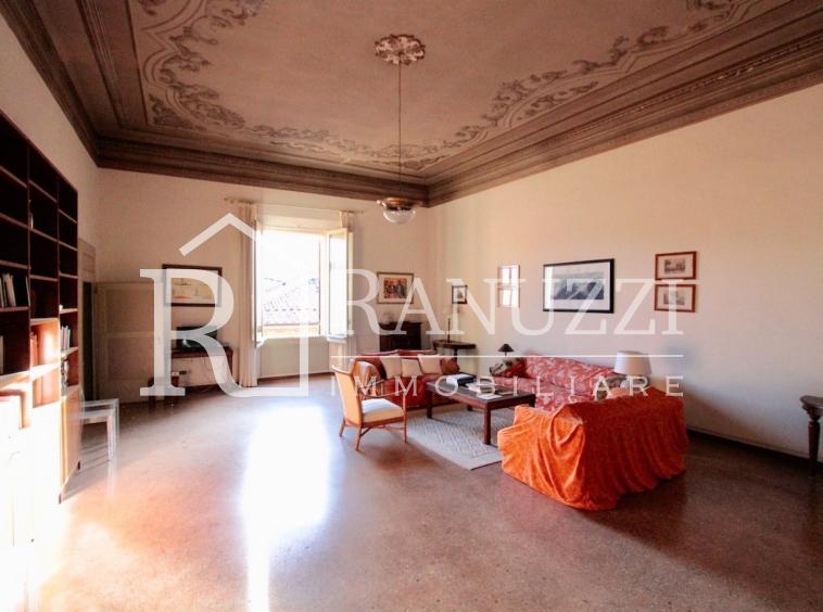 Barberia_APP_salotto con soffitto affrescato